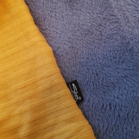 Silver Jeans Co. Mustard longsleeve 3 button top - Picture 4 of 5